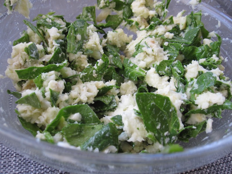 Fish, potato, spinach mixture for fish cakes